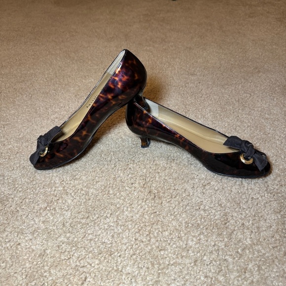 Stuart Weitzman Tortoise Peep Toe Kitten Heels - Picture 10 of 14